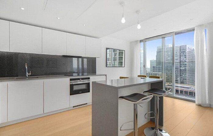 2 Bedroom Flat To Rent In Landmark Pinnacle, Marsh Wall, Canary Wharf, E14