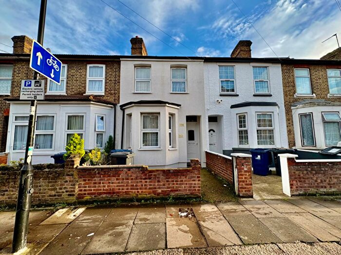 3 Bedroom Terraced House For Sale In Featherstone Road, Southall, UB2