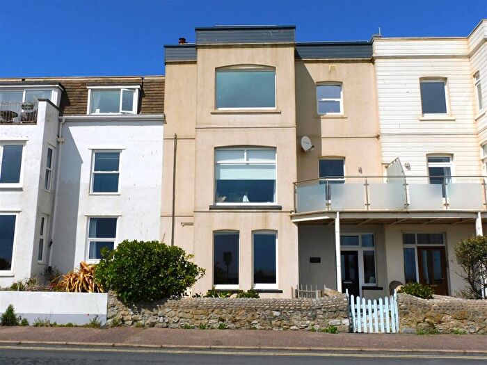 2 Bedroom Apartment For Sale In East Walk, Seaton, EX12