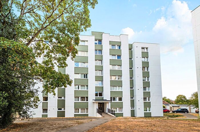 2 Bedroom Flat For Sale In Manor Court, Weybridge, Surrey, KT13