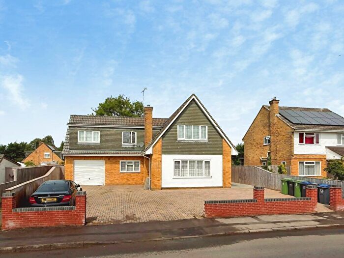 4 Bedroom Detached House For Sale In Prestbury Drive, Warminster, BA12