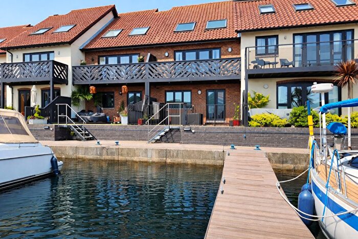 3 Bedroom Town House For Sale In Velsheda Court, Hythe, Southampton, SO45