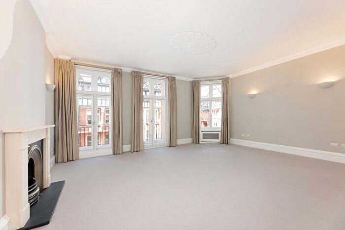 3 Bedroom Flat To Rent In Herbert Crescent, London, SW1X