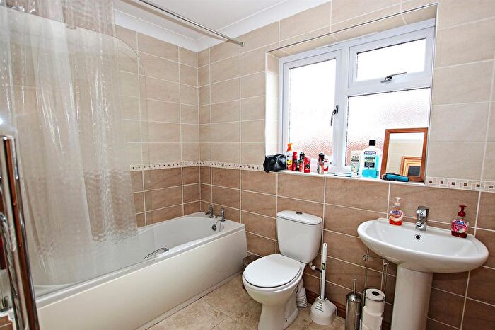 1 Bedroom Detached Bungalow For Sale In Vincent Close, Newmarket, CB8