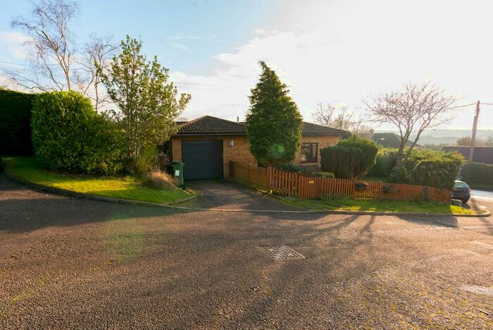 2 Bedroom Detached Bungalow For Sale In Knights Close, Great Brickhill, Buckinghamshire, MK17