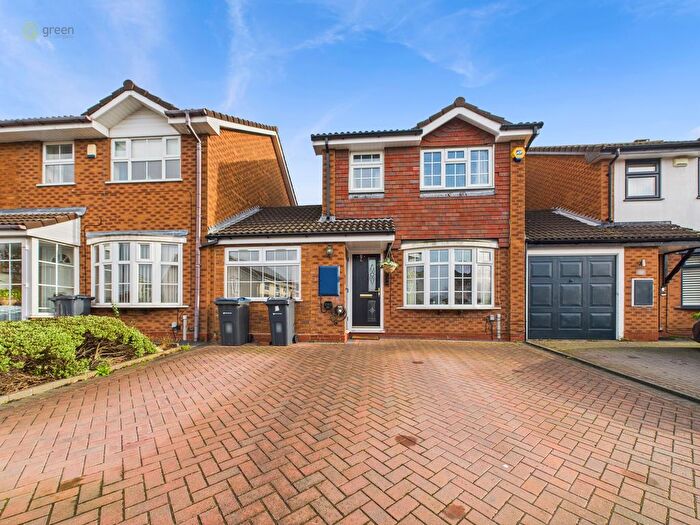 3 Bedroom Link Detached House For Sale In Moat Croft, Sutton Coldfield, B76