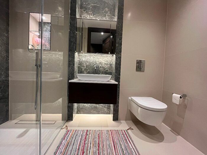 2 Bedroom Flat To Rent In Sherrin House, Warwick Lane, London, W14