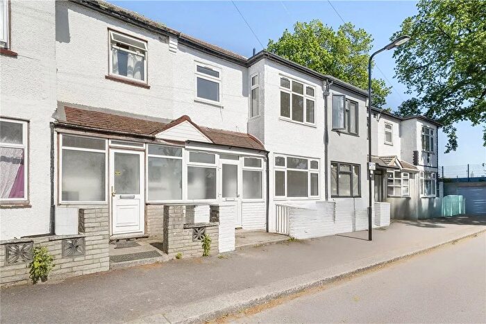 4 Bedroom Terraced House For Sale In West End Avenue, London, E10