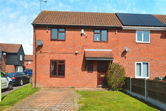 3 Bedroom Semi-detached House For Sale In Jardine Road, Basildon, Essex, SS13