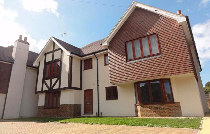 2 Bedroom Flat To Rent In Kingsgate Avenue, Kingsgate, Kent, CT10