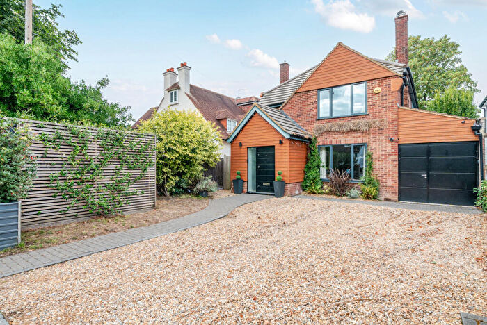 4 Bedroom Detached House For Sale In Portmore Park Road, Weybridge, KT13