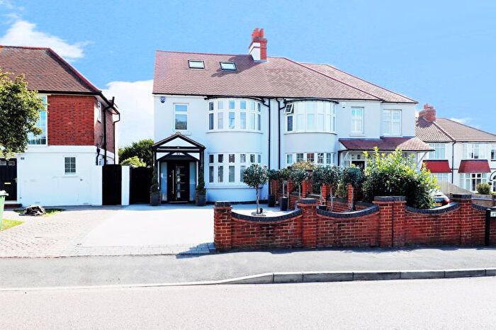 4 Bedroom Semi Detached House For Sale In Upton Road, Bexleyheath, DA6
