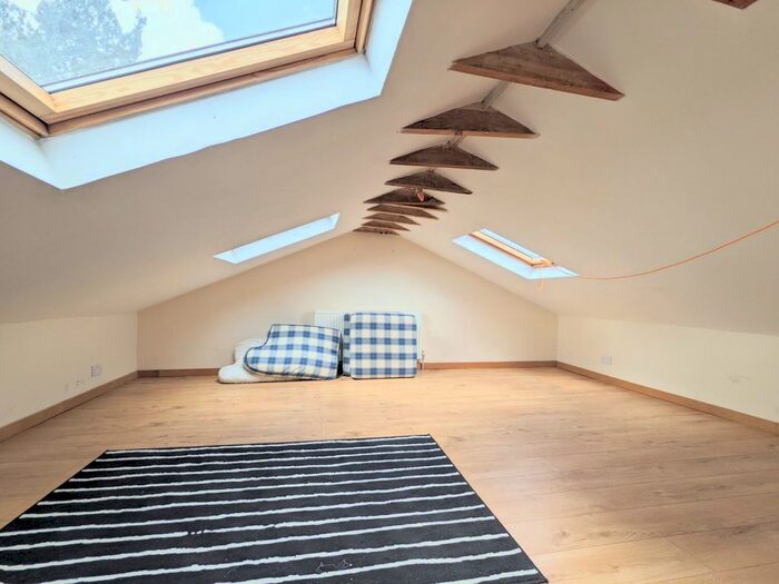 1 Bedroom Flat To Rent In Abbots Park, St. Albans, Hertfordshire, AL1