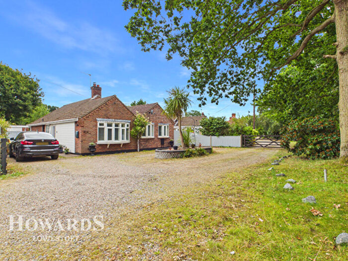 3 Bedroom Detached Bungalow For Sale In Oulton Road North, Lowestoft, NR32