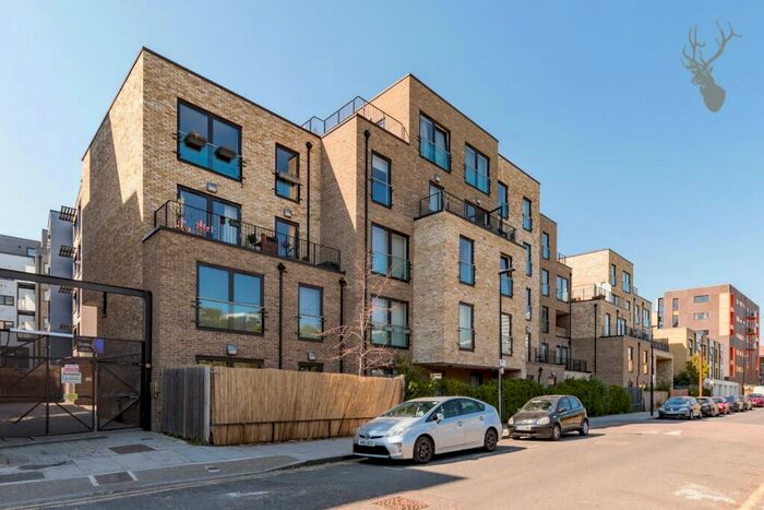 1 Bedroom Flat To Rent In Axio Way, Bow, E3