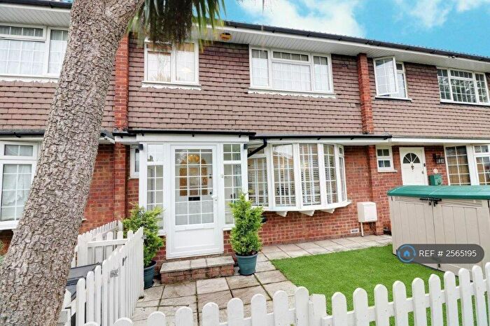 3 Bedroom Terraced House To Rent In Crombie Close, Ilford, IG4