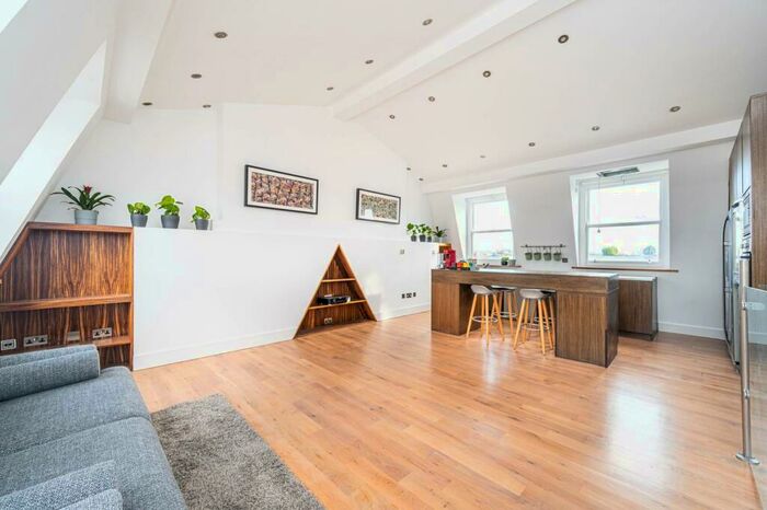 2 Bedroom Flat To Rent In Upper Street, Islington, London, N1