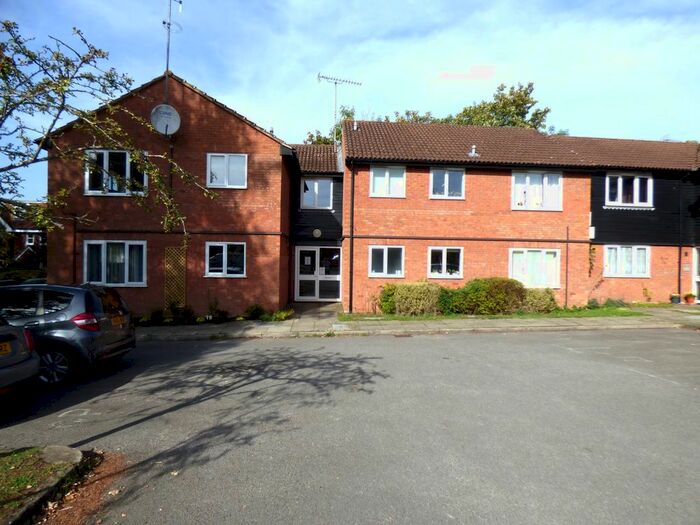 2 Bedroom Flat To Rent In Church Road, Great Bookham, Bookham, Leatherhead, KT23