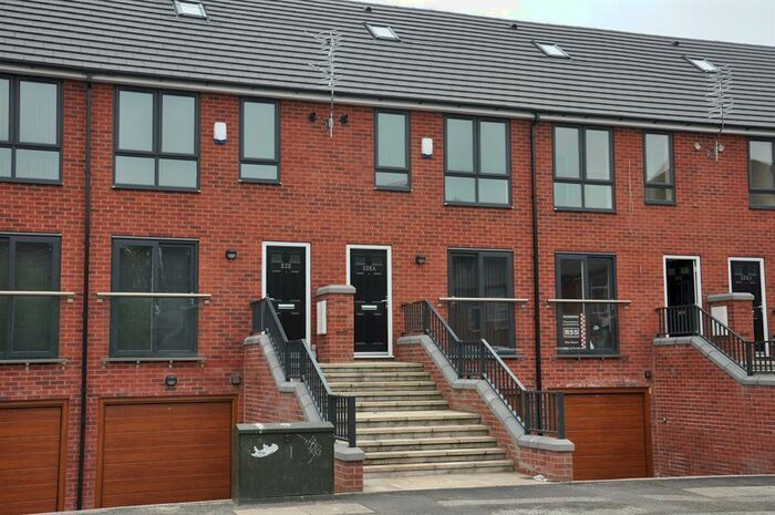 4 Bedroom Town House To Rent In Lower Broughton Road, Salford, Manchester, M7
