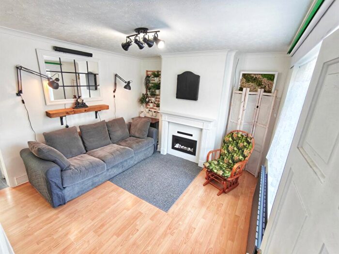 3 Bedroom Terraced House For Sale In Thornton Street, Kimberworth, Rotherham, S61