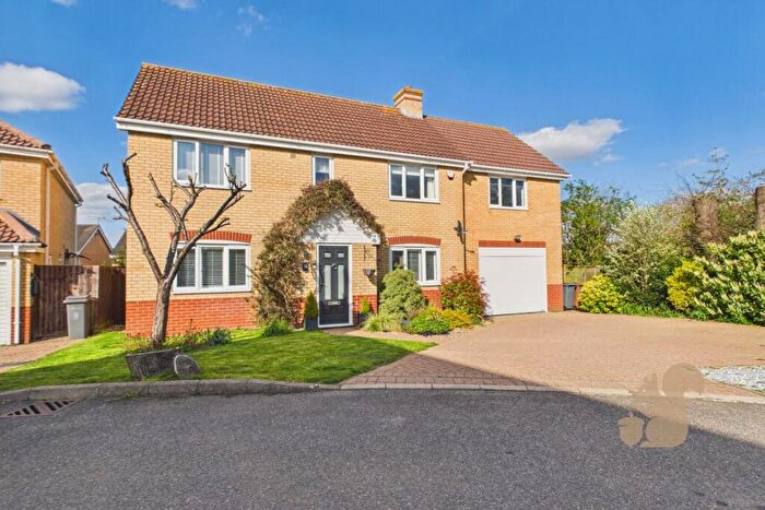 5 Bedroom Detached House For Sale In Whitfield Link, Chelmsford, CM2