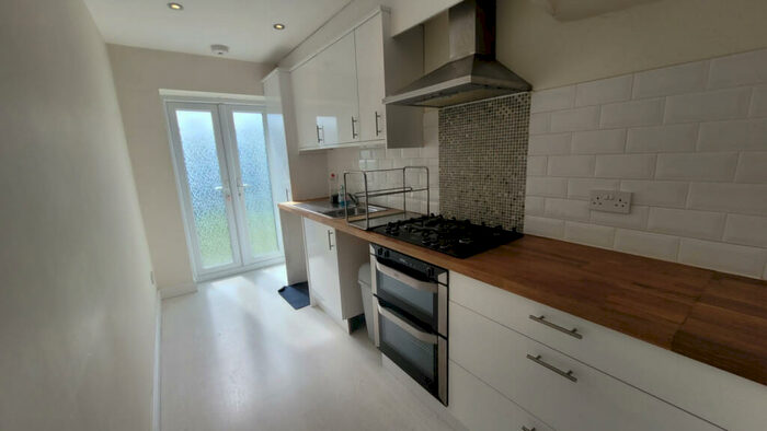 1 Bedroom Link Detached House To Rent In Romford, RM5