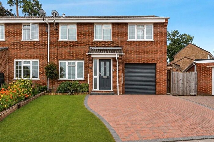 3 Bedroom Semi-Detached House For Sale In Whittington Close, Hythe, Southampton, Hampshire, SO45