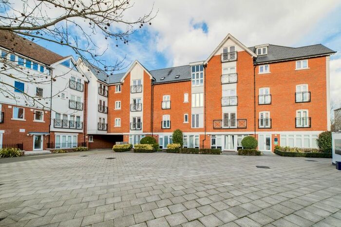 2 Bedroom Flat To Rent In Great Stour Mews, Canterbury CT1