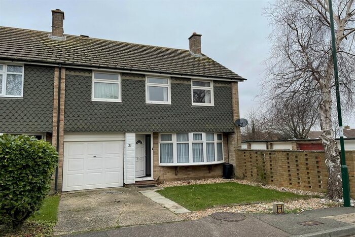 4 Bedroom Semi-Detached House To Rent In Countisbury Close, Bognor Regis PO21