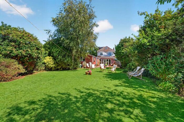 5 Bedroom Detached House For Sale In Fairmile Road, Christchurch, BH23