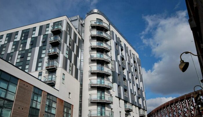 2 Bedroom Flat To Rent In Chapel Street, Salford, M3