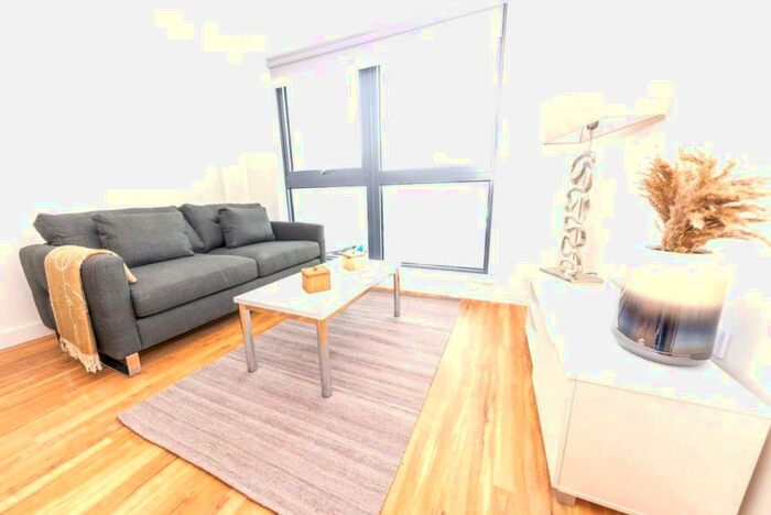 2 Bedroom Flat To Rent In Manchester Waters, Pomona Strand, Old Trafford, M16