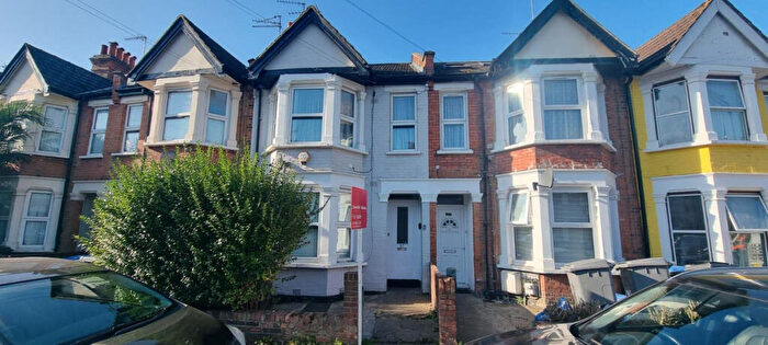 3 Bedroom Flat For Sale In Oldfield Road, London, NW10