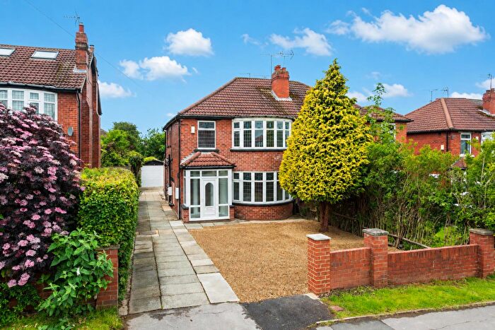 3 Bedroom Semi Detached House For Sale In Bideford Avenue, Roundhay, LS8