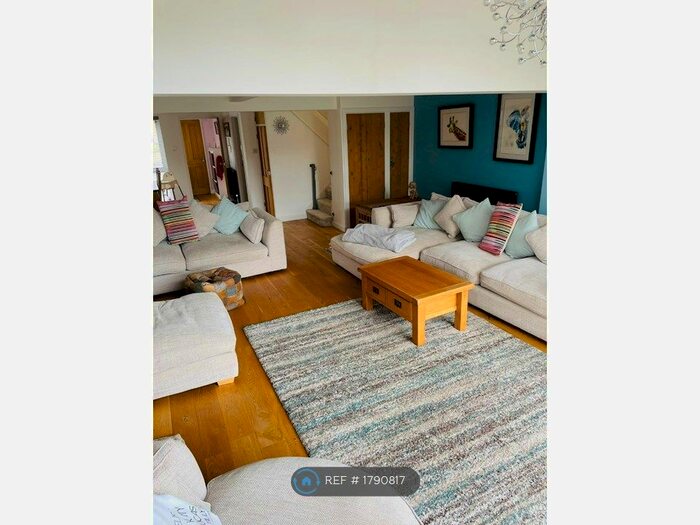 3 Bedroom Terraced House To Rent In Roundhead Drive, Thame, Oxfordshire, OX9