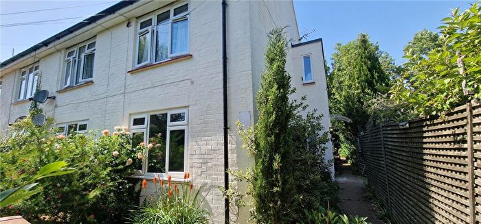 2 Bedroom Apartment For Sale In Frensham Green, Reading, RG2