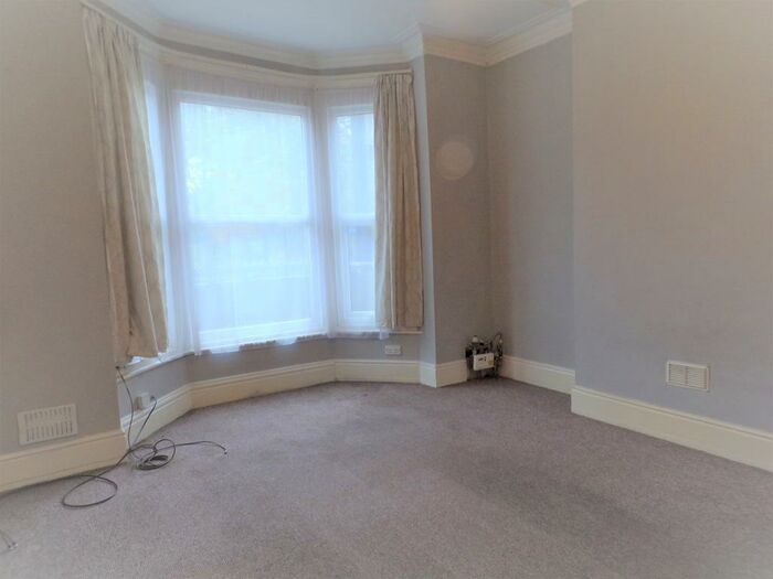 Studio To Rent In Spring Bank West, Hull, HU3
