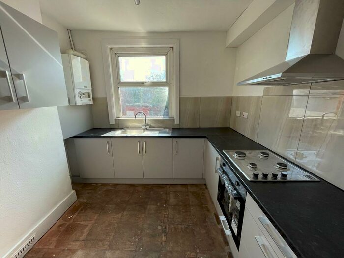 3 Bedroom Flat To Rent In High Street, Harrow, Middlesex, HA3