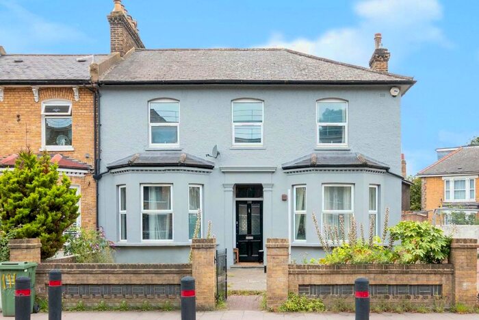 6 Bedroom Semi-Detached House To Rent In Brockley Road, London, SE4