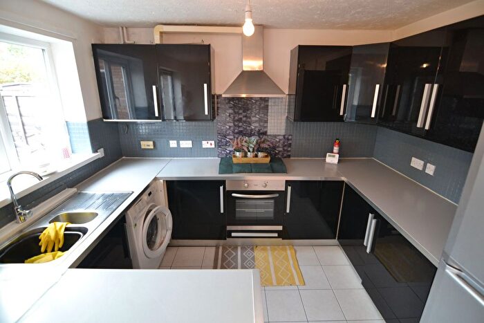 3 Bedroom Semi-Detached House To Rent In Julie Croft, Bilston, WV14