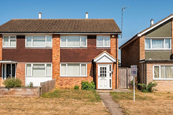 3 Bedroom Semi-Detached House For Sale In Eden Walk, Bletchley Milton Keynes, MK3