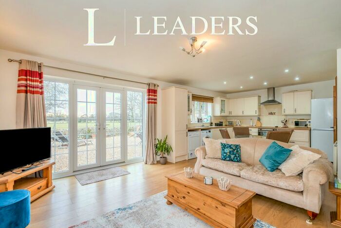 3 Bedroom Detached House To Rent In Havant Road, Hayling Island, PO11