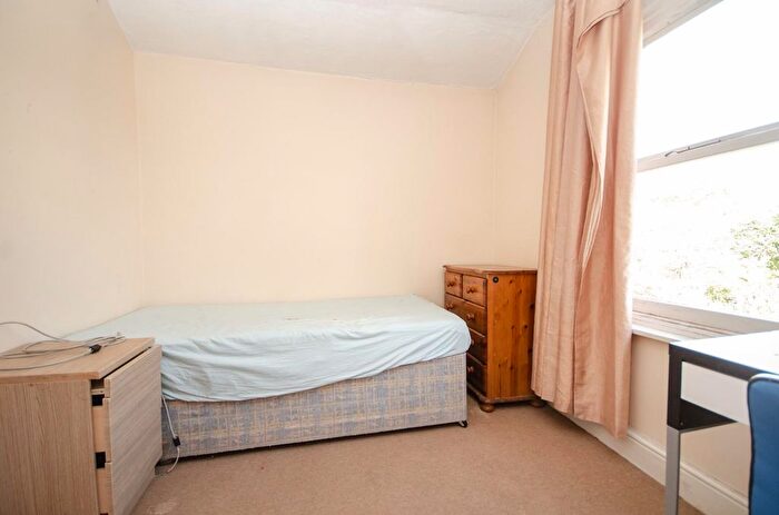 5 Bedroom Terraced House For Sale In Broadlands Road, Southampton, SO17