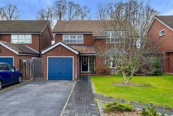 4 Bedroom Detached House To Rent In Linden Close, Wokingham, RG41