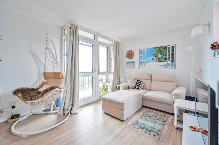 1 Bedroom Flat For Sale In Portland Street, Elephant And Castle, London, SE17