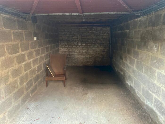 Parking/garage For Sale In High Street, ShiptonUnderWychwood