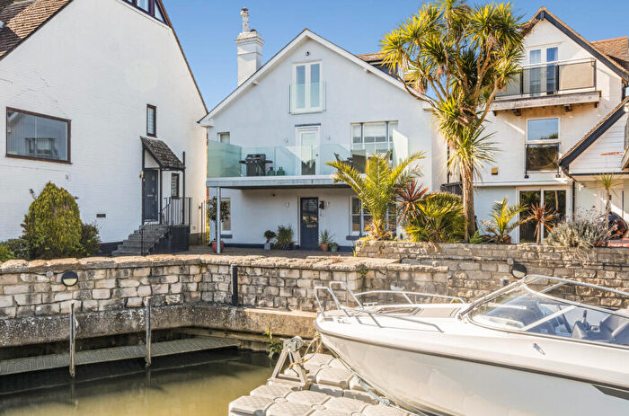 5 Bedroom Detached House For Sale In Bridge Street, Avon Wharf, Christchurch, BH23