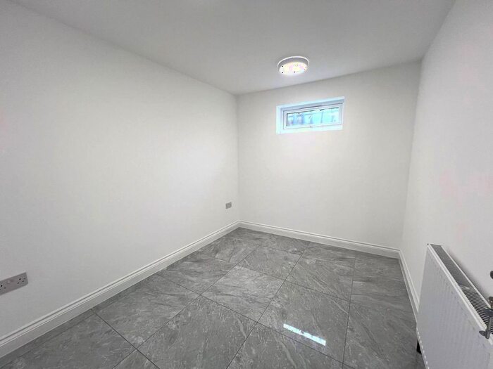 2 Bedroom Flat To Rent In Little Heath, Chadwell Heath, Romford, RM6