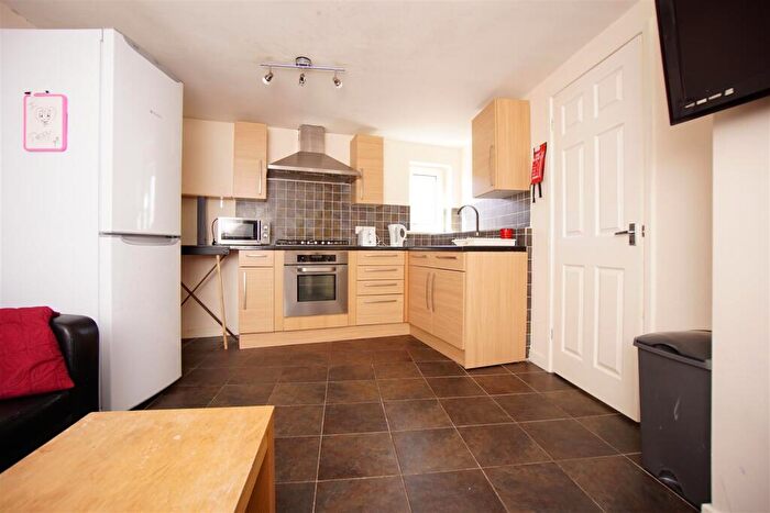 3 Bedroom Flat To Rent In Addison Road - Flat, Plymouth, PL4