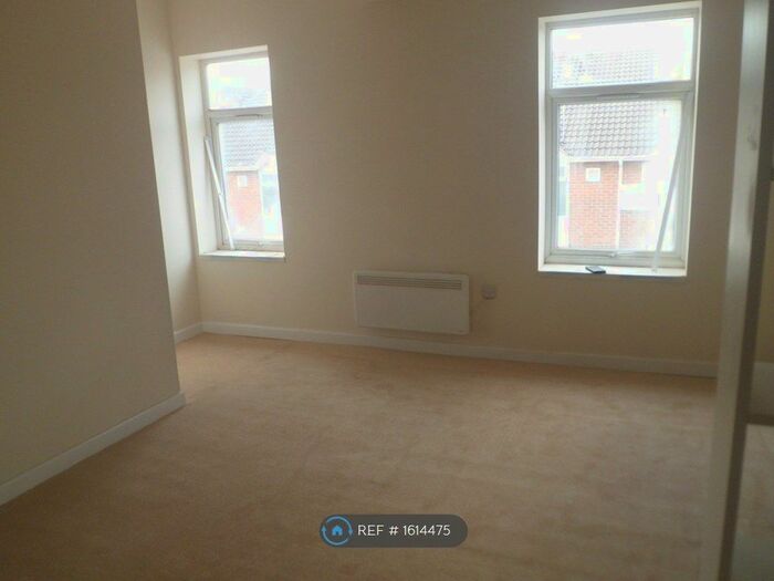 2 Bedroom Flat To Rent In High Street, New Whittington, Chesterfield, S43